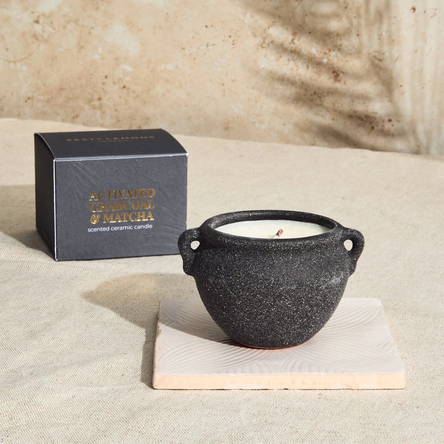 Bougie en Terre Cuite – Charbon Actif & Matcha