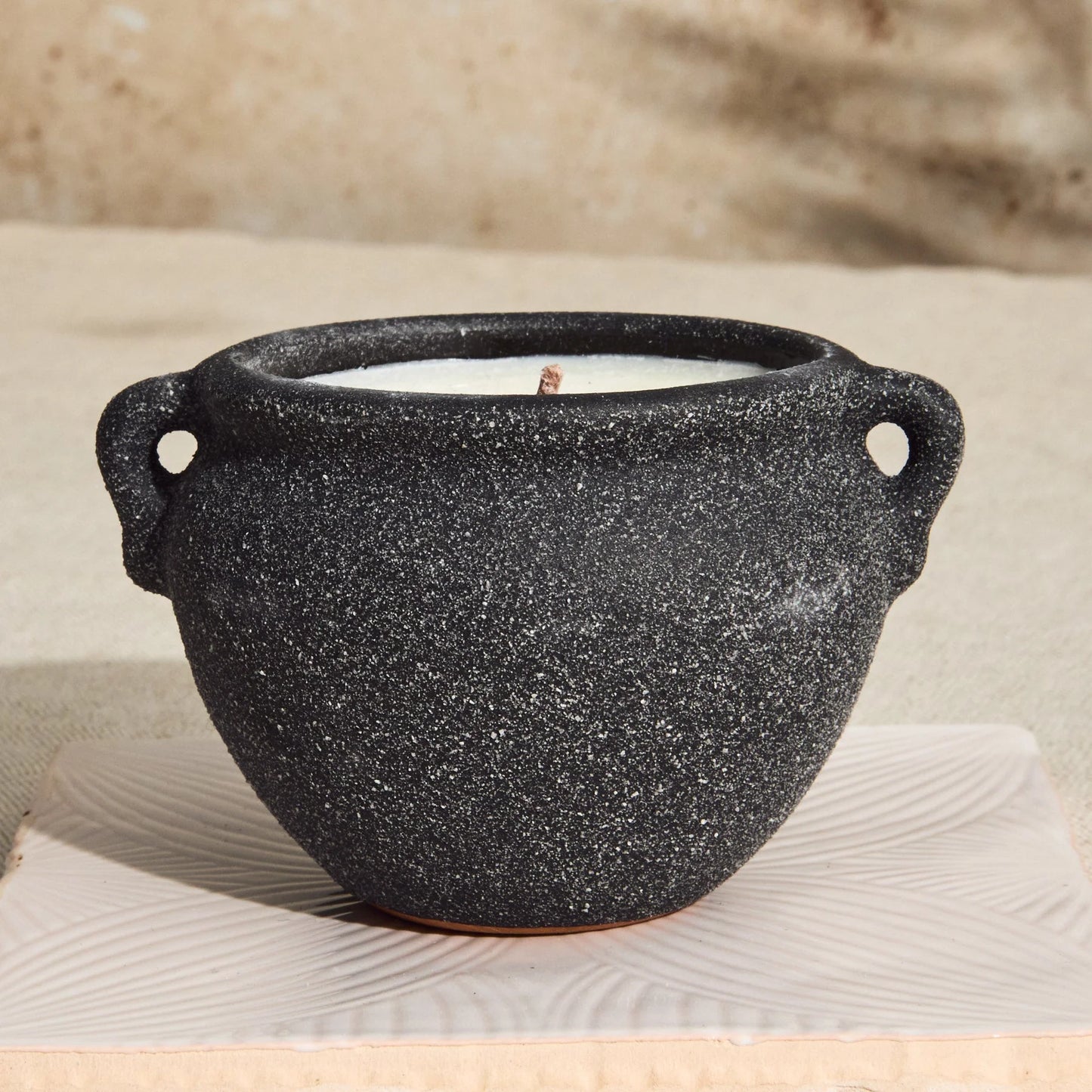 Bougie en Terre Cuite – Charbon Actif & Matcha